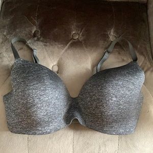 Victoria secret no wire bra. I’m grayish/ black